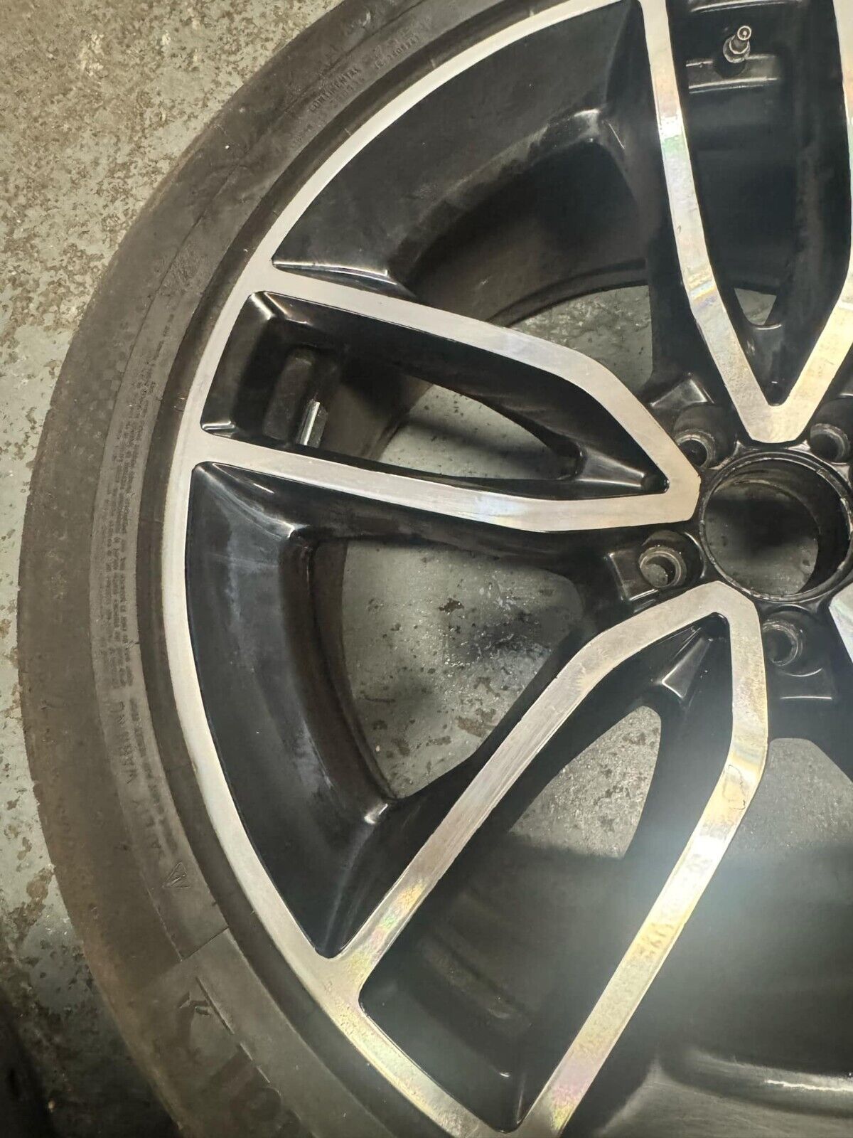 Mercedes GLE AMG 22 Inch Multispoke Front Alloy With Tyre 285 40 22 A1674013600