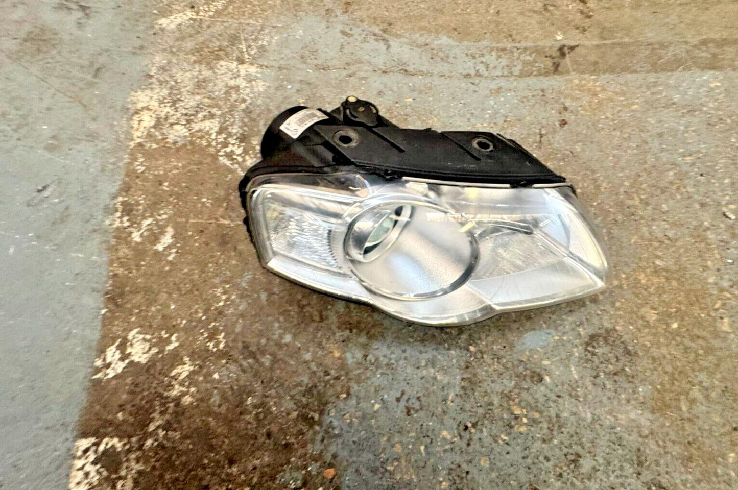 VW Passat B6 05-10 Driver Side Halogen Complete Headlight 3C0941006AC