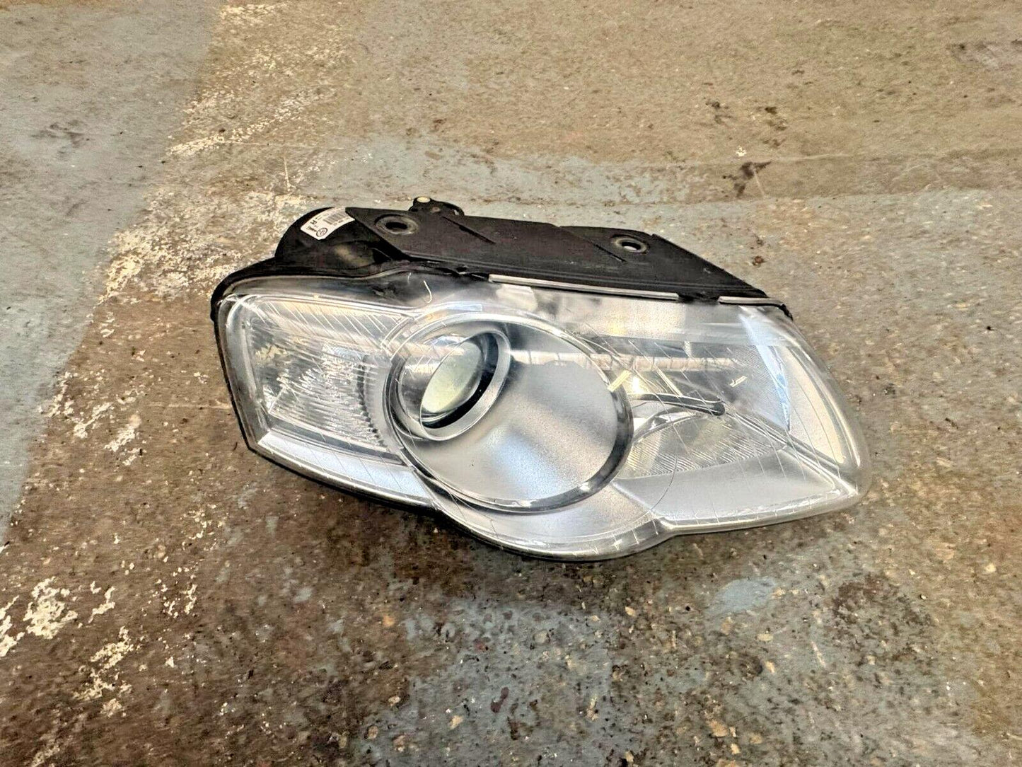 VW Passat B6 05-10 Driver Side Halogen Complete Headlight 3C0941006AC