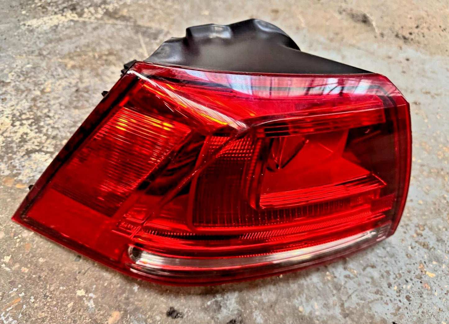 VW Golf Mk7 13-17 Passenger Rear Outer Tailgate Light 5G0945095M