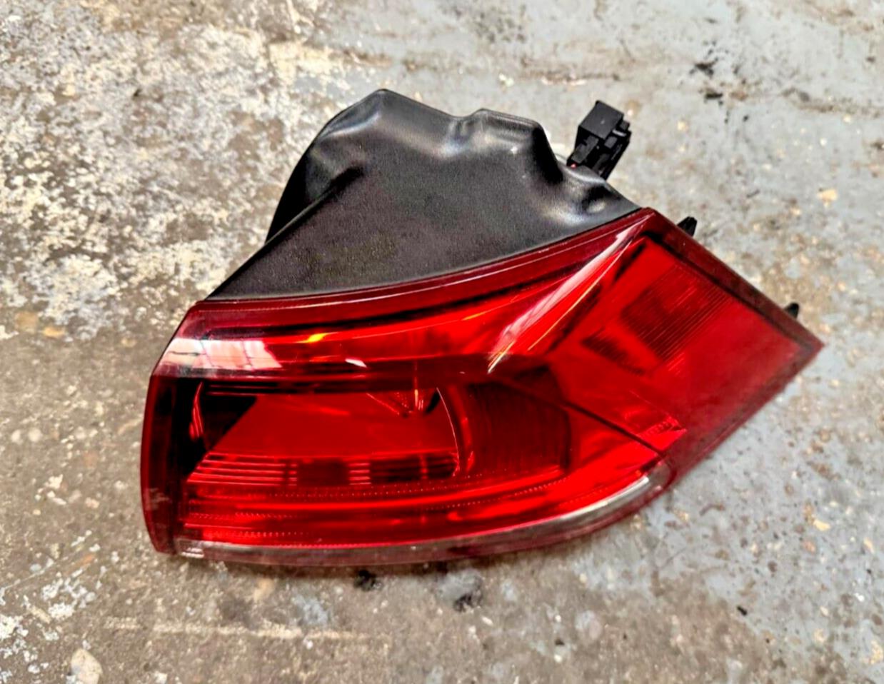 VW Golf Mk7 13-17 Driver Side Rear Outer Tailgate Light 5G0945096M