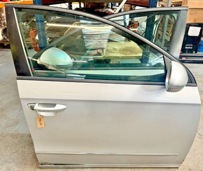 VW Passat B6 05-10 Saloon Complete Front Driver Door In Silver