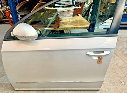 VW Passat B6 05-10 Saloon Complete Front Passenger Door In Silver