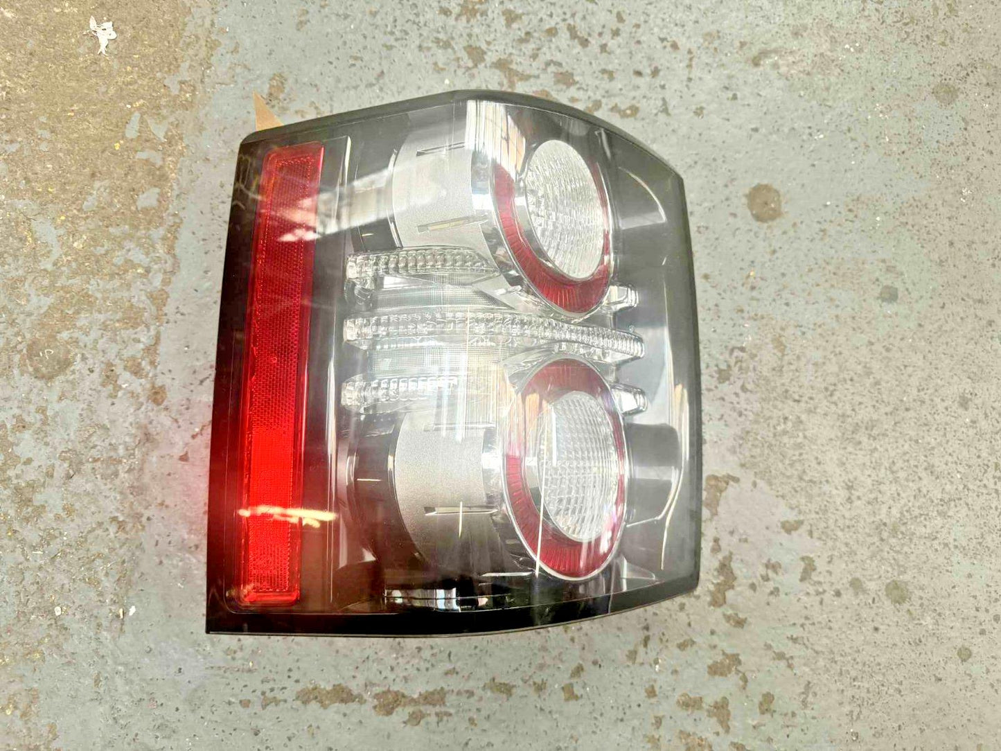 Land Rover Vogue L322 02-10 Passenger Rear Light Complete BAM8F2615
