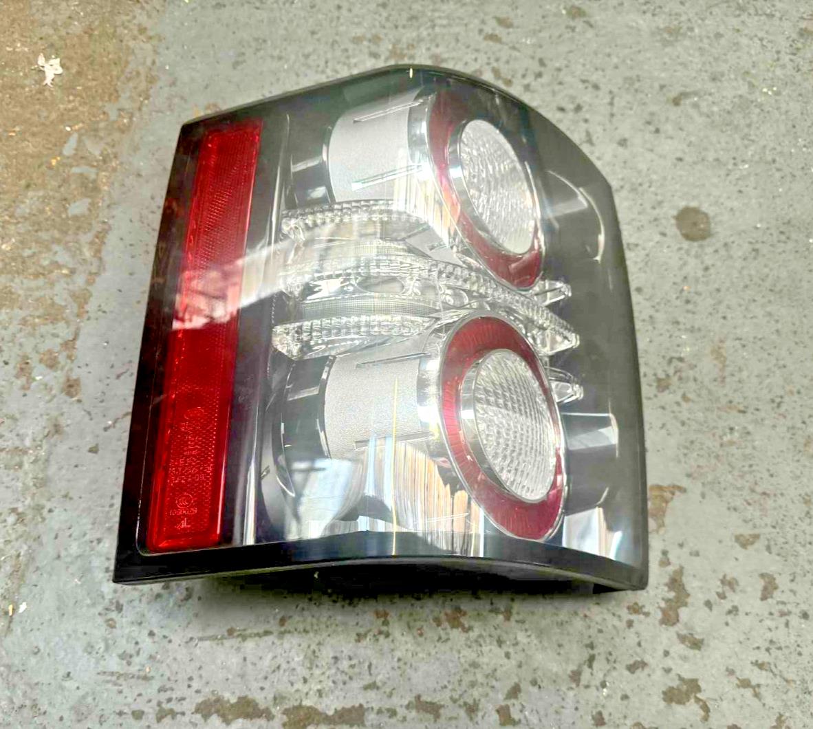 Land Rover Vogue L322 02-10 Passenger Rear Light Complete BAM8F2615