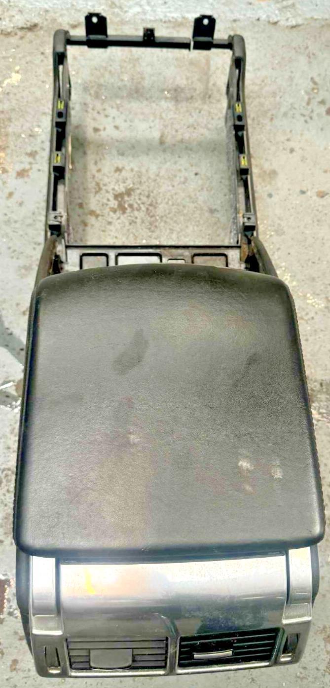 RANGE ROVER VOGUE L322 09-12 CENTRE CONSOLE WITH ARMREST FJZ500130XXX