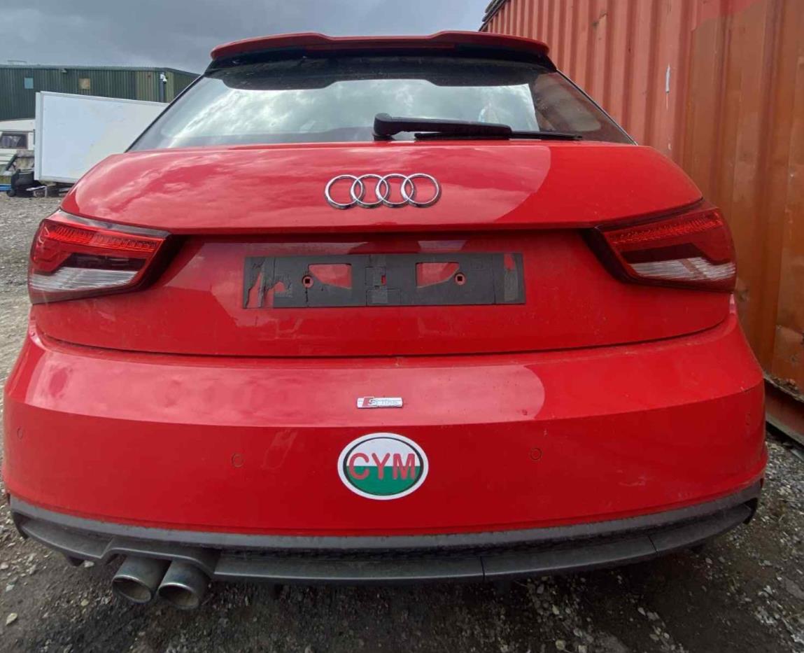 AUD A1 8X 10-18 1.4 CZC 7 SPEED AUTOMATIC IN RED FOR BREAKING