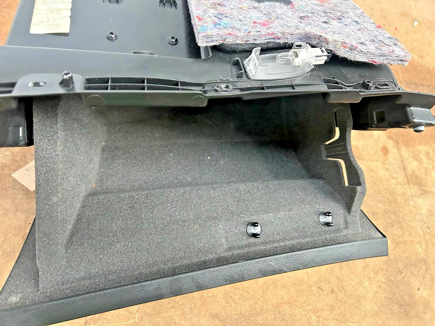 MERCEDES A CLASS W176 2012-2018 BLACK COMPLETE GLOVEBOX 1085701X