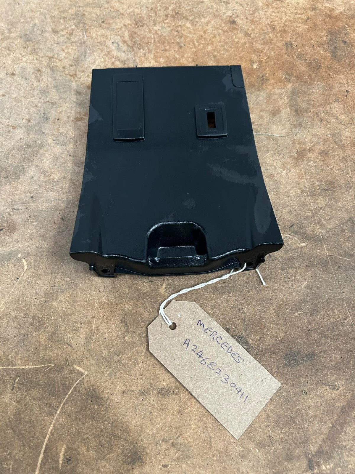 MERCEDES B CLASS W246 USB AUX JACK CONNECTOR SOCKET PORT WITH TRIM A2468230411