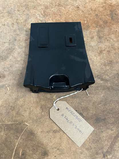 MERCEDES B CLASS W246 USB AUX JACK CONNECTOR SOCKET PORT WITH TRIM A2468230411