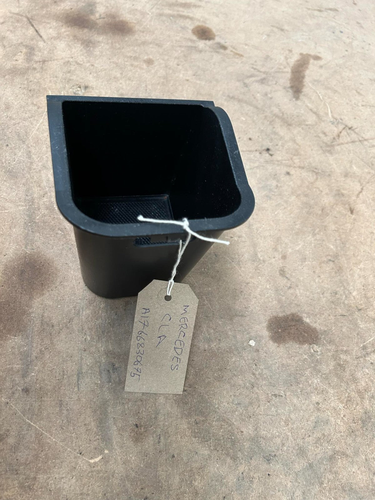 MERCEDES A CLASS W176 CENTRE CONSOLE STORAGE TRAY A1766830675