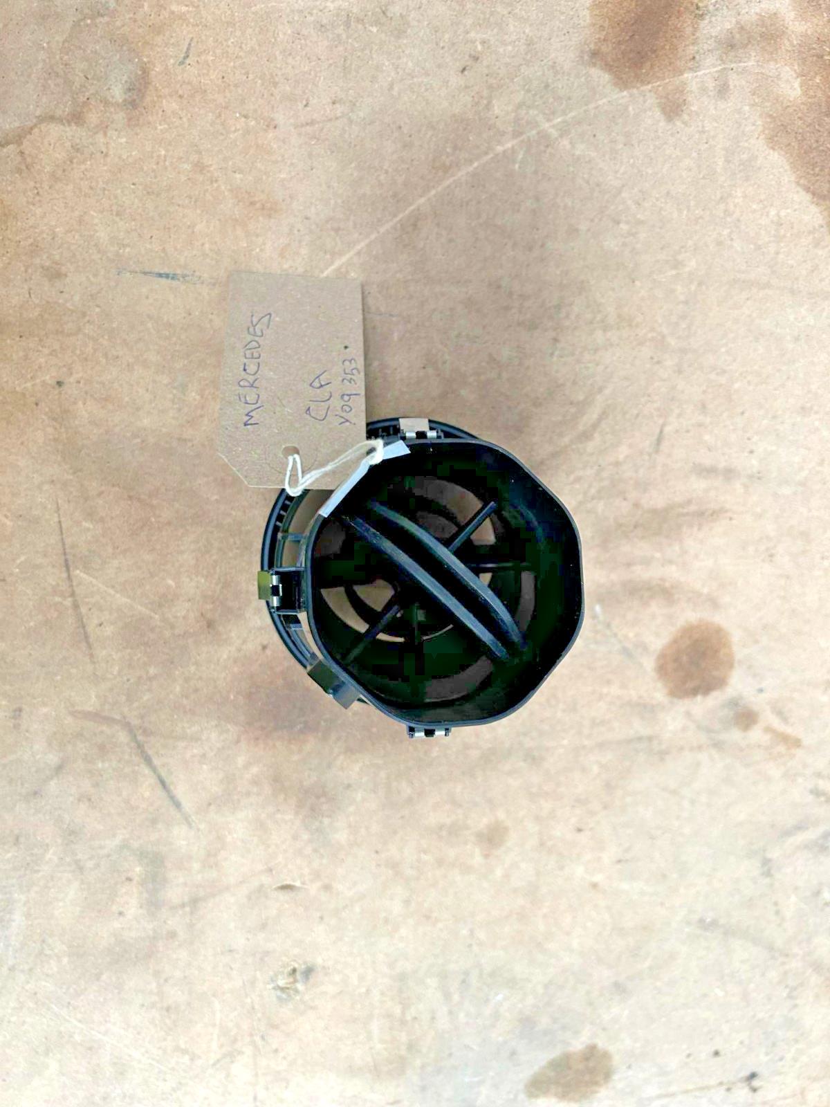 Mercedes-Benz CLA C117 X117 W117 dashboard side air vent grill Y10073