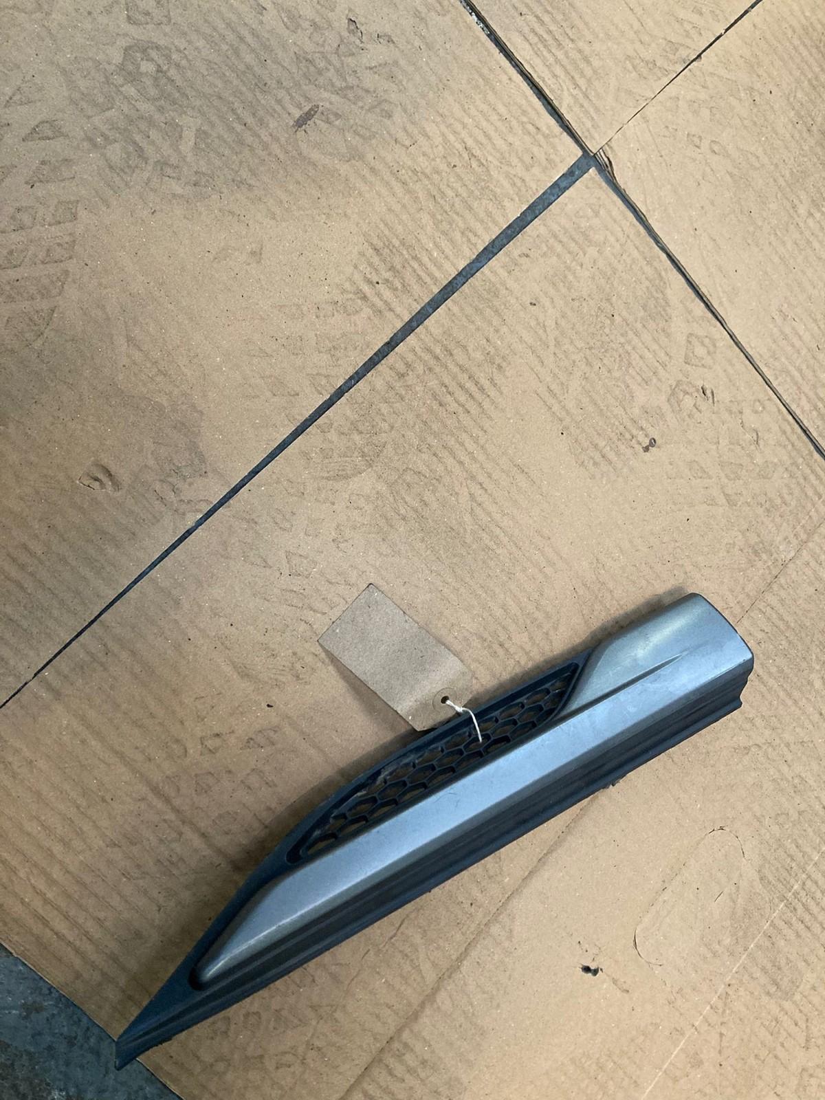 Range Rover Evoque L538 11-17 Right O/S Fender Wing Grille BJ32-280B10 USED