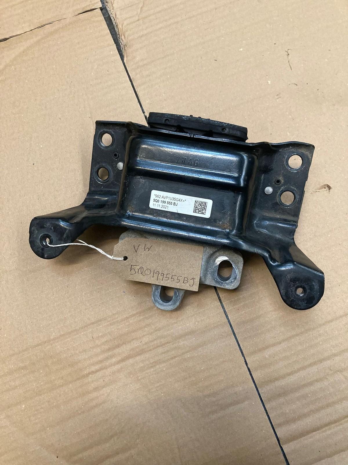 VW Audi Skoda Seat Left Gearbox Transmission Mount 5Q0199555BJ