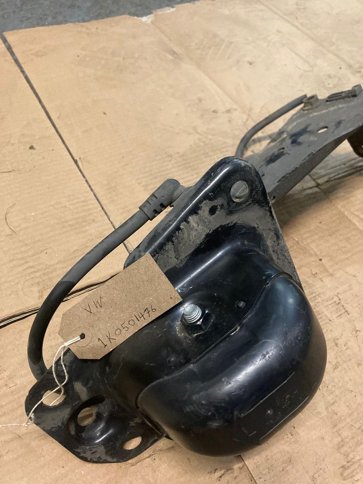 VW Audi Skoda Rear Suspension Trailing Arm Bracket Cap Mount 1K0501476