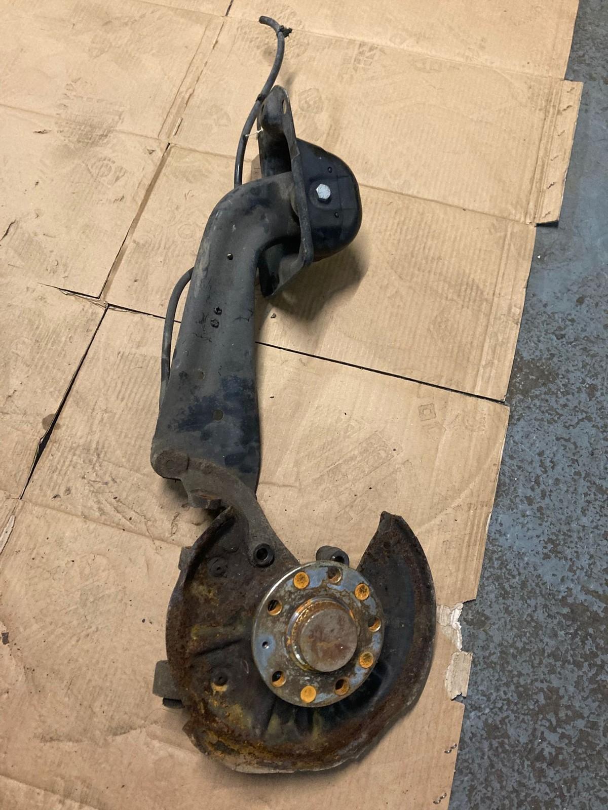 VW Audi Skoda Rear Suspension Trailing Arm Bracket Cap Mount 1K0501476