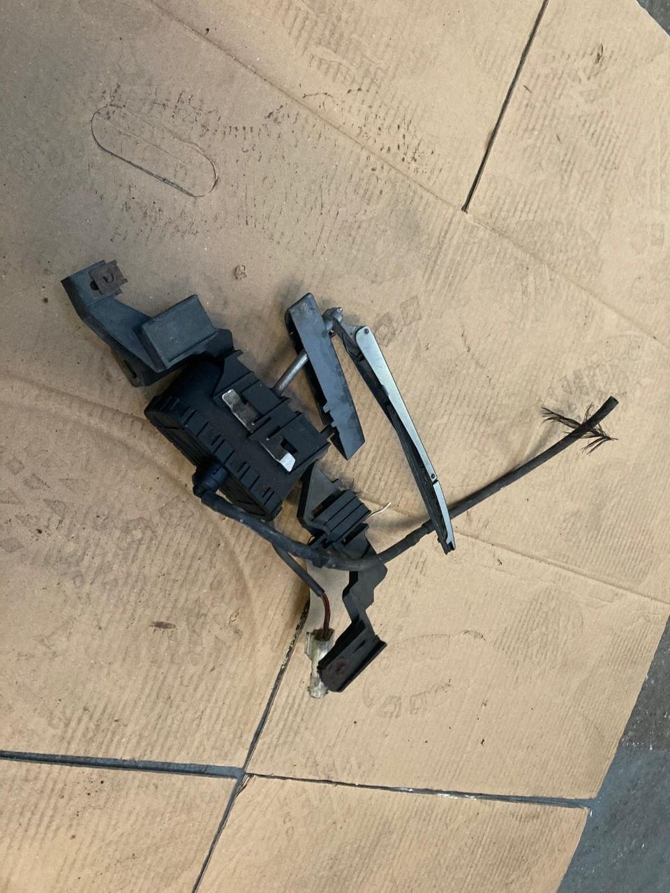 Range Rover Headlight Bracket Support 1301329336