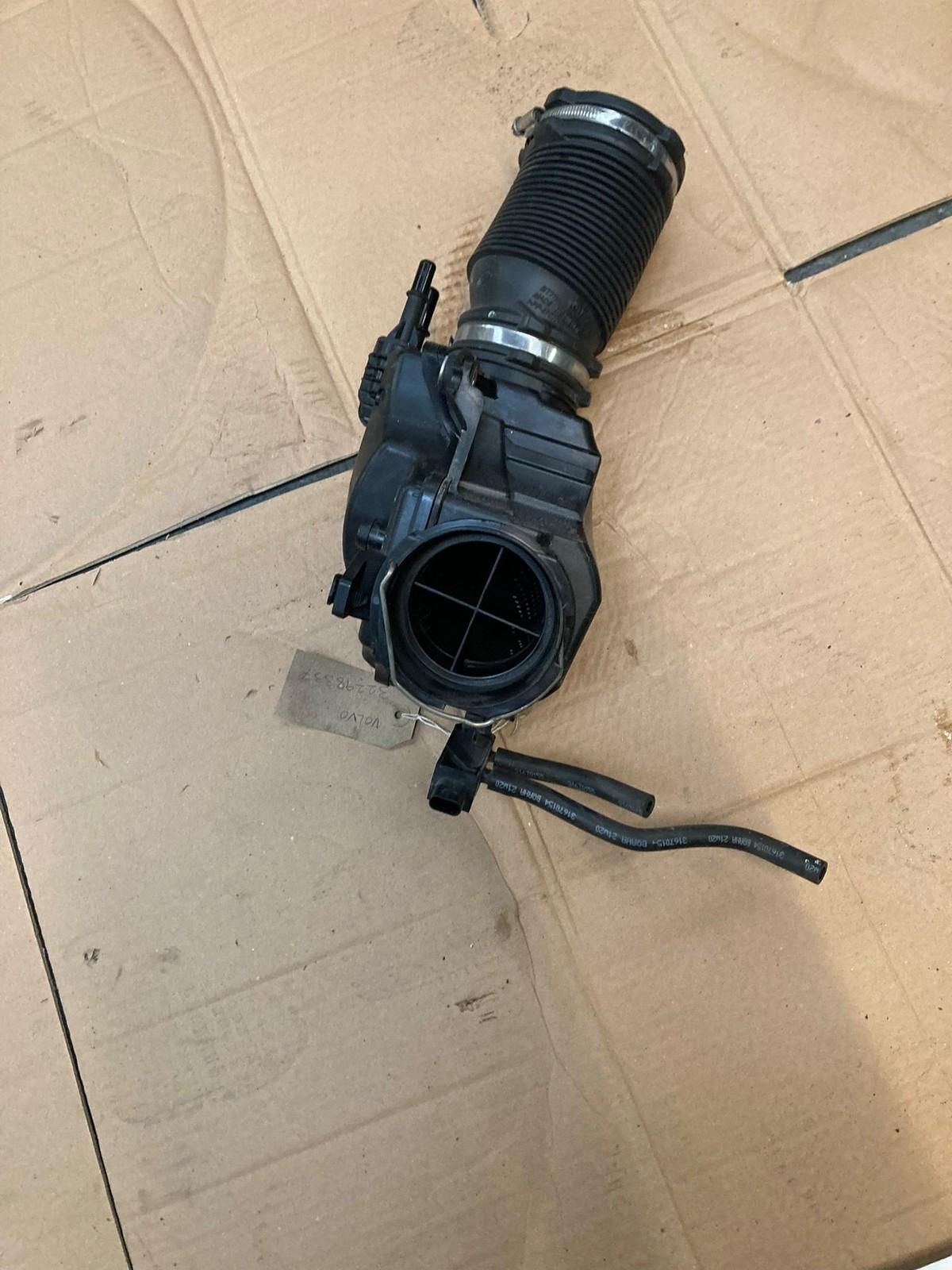 VOLVO XC60 (2nd gen) Fresh Air Pipe / Resonator 32298337 Used
