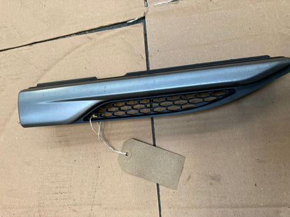 LAND ROVER EVOQUE FRONT RIGHT UPPER FENDER WING GRILL BJ32280B10 USED