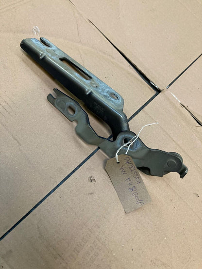 VOLKSWAGEN GOLF MK8 CD1 FRONT LEFT BONNET HINGE 5H0823301 (USED)