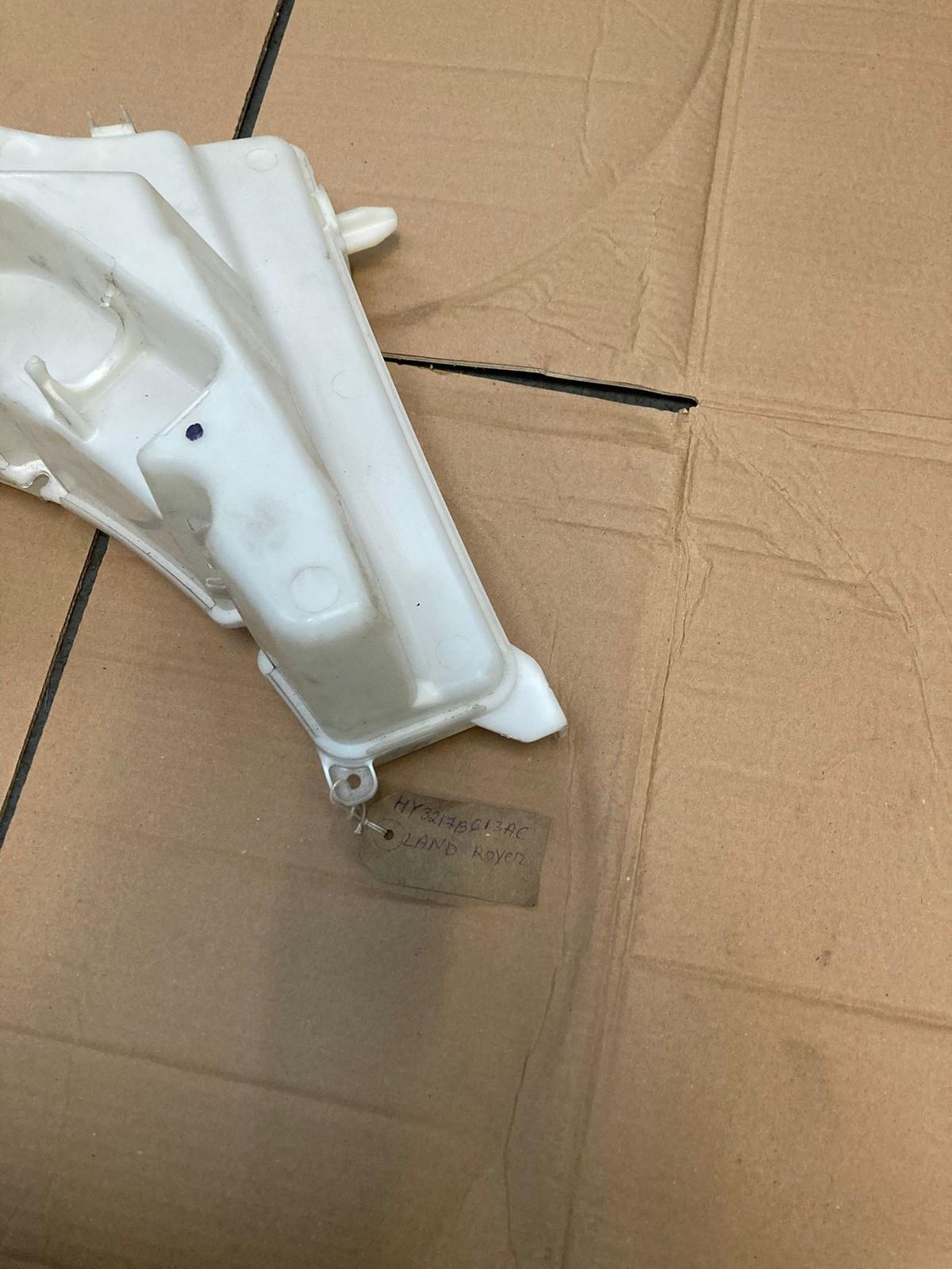 Range Rover L405 2012–2021 Washer Bottle HY3217BC13AC