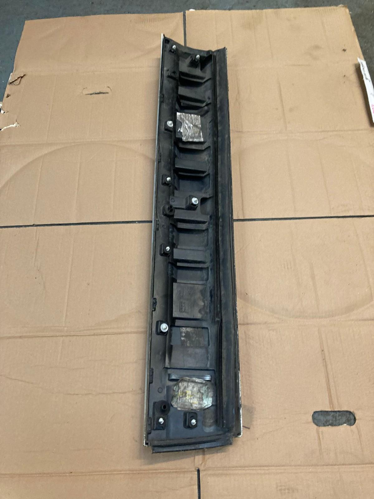 Range Rover Sport L494 2013-2018 Front Right Lower Door Moulding DK6221064B