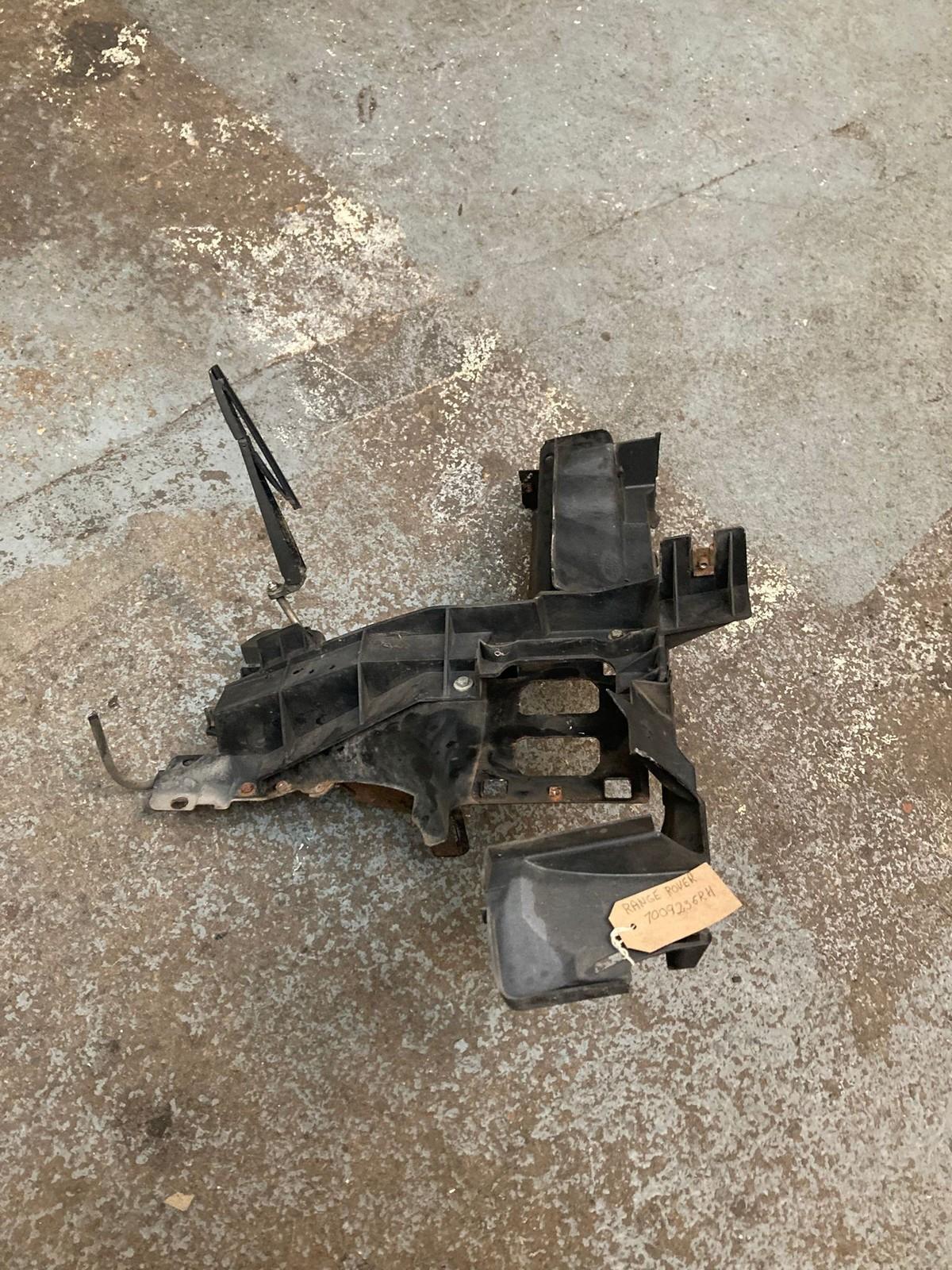 Range Rover L322 (2002-2005) Headlight Bracket Mount Front Right 7009236RH