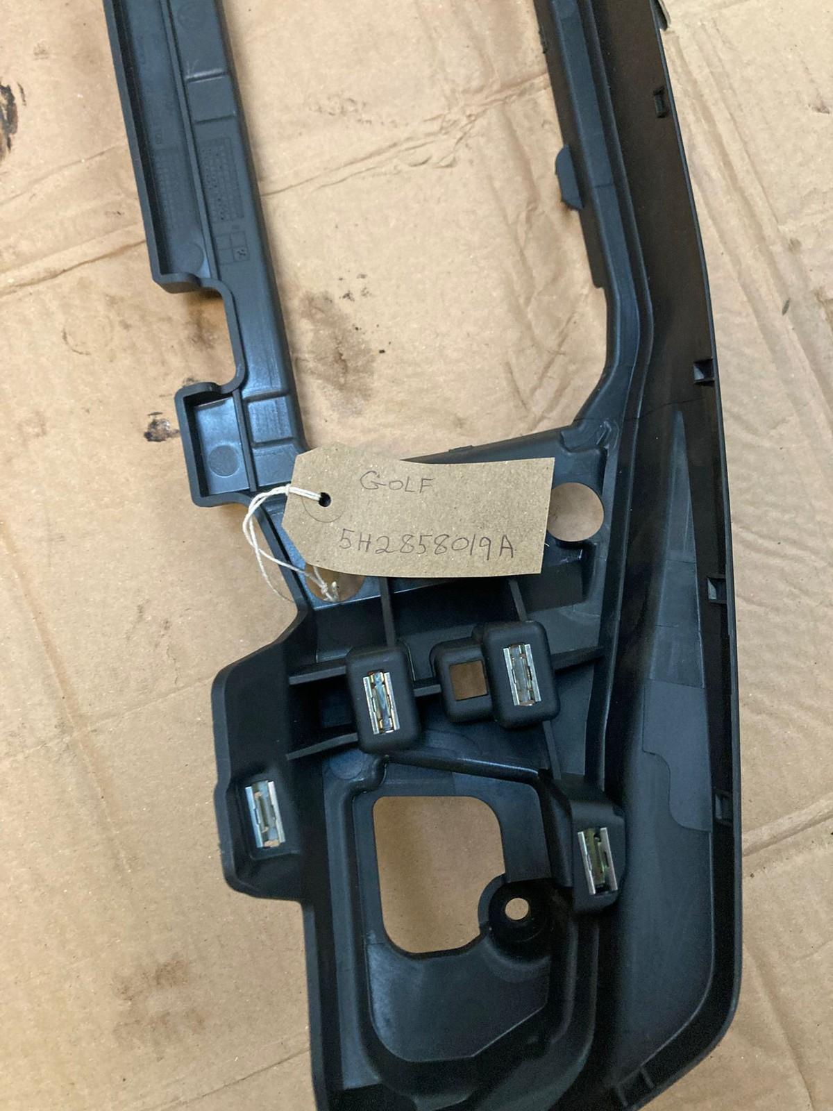 VW Golf Mk8 (2020-25) DASHBOARD TRIM BRACKET 5H2858019A