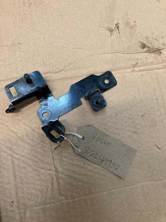 Volvo S60 V60 V90 XC40 XC60 (2017 onwards) Radiator Connection Bracket 32249932