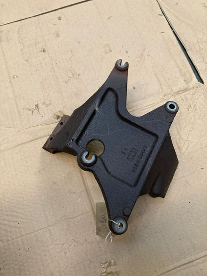 Volvo S60 (2022 -2025) Engine Exhaust System Pipe Mount Bracket 31480833