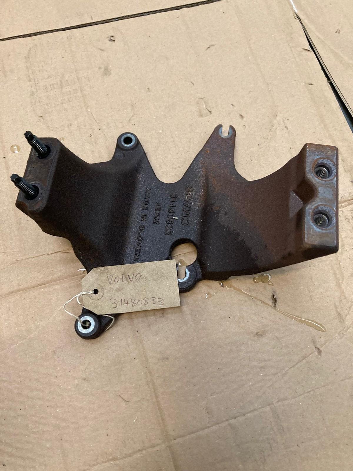 Volvo S60 (2022 -2025) Engine Exhaust System Pipe Mount Bracket 31480833