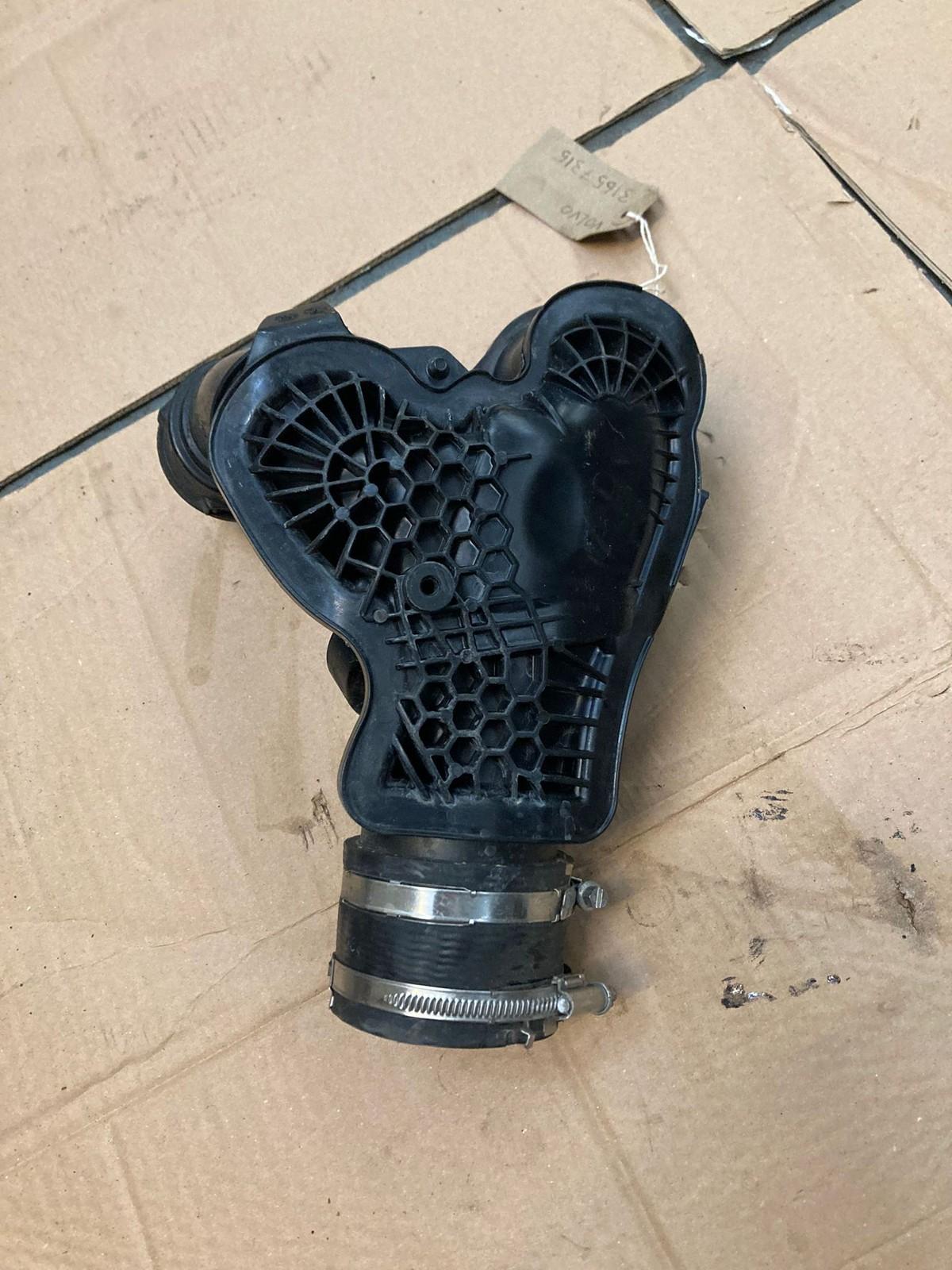 Volvo XC60 XC90 S90 V90 (2017 onwards) MK2 Charge Intercooler Air Pipe 31657315