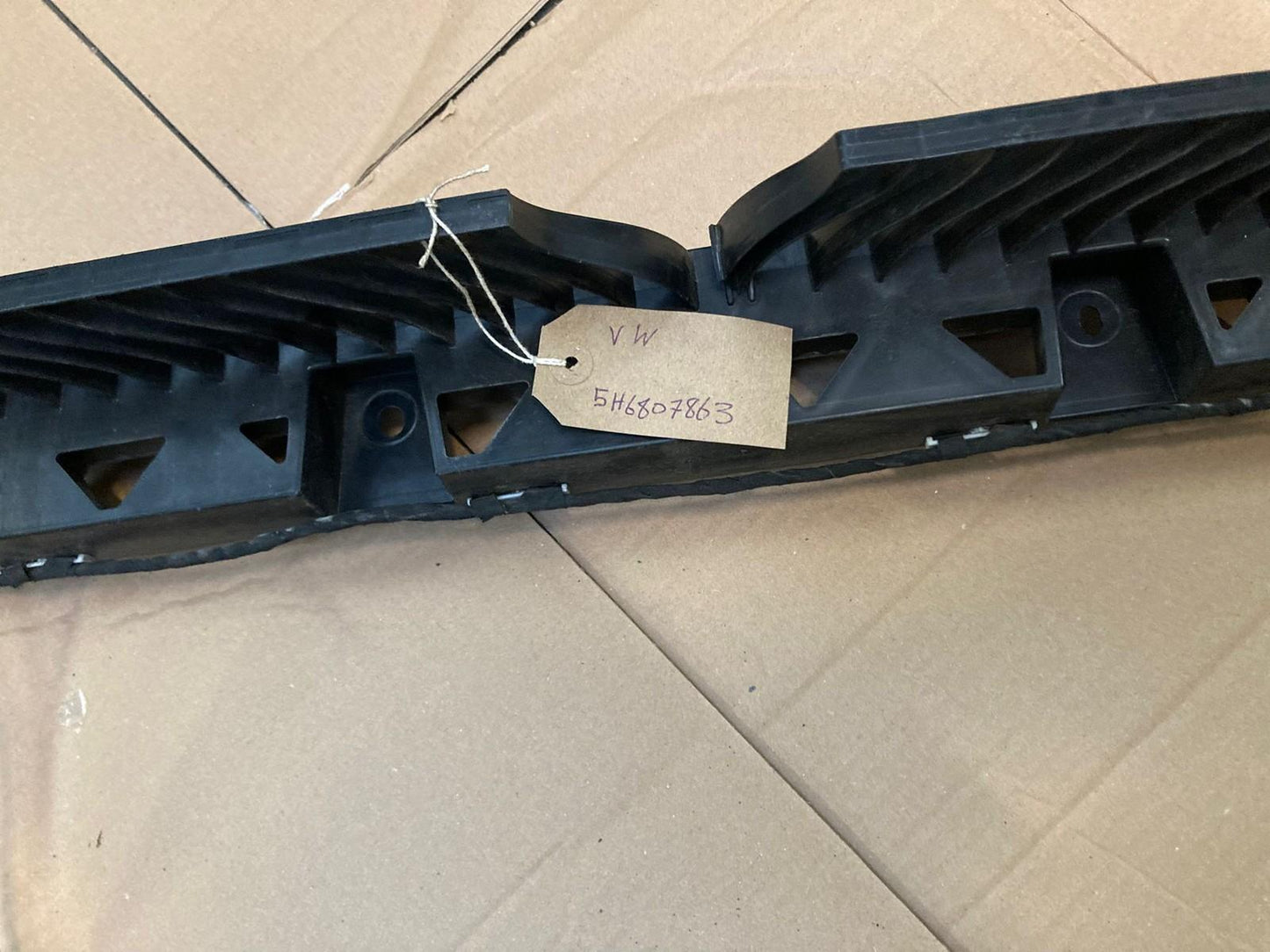 Volkswagen Golf MK8 (2020-2023) Rear Bumper Centre Bracket 5H6807863