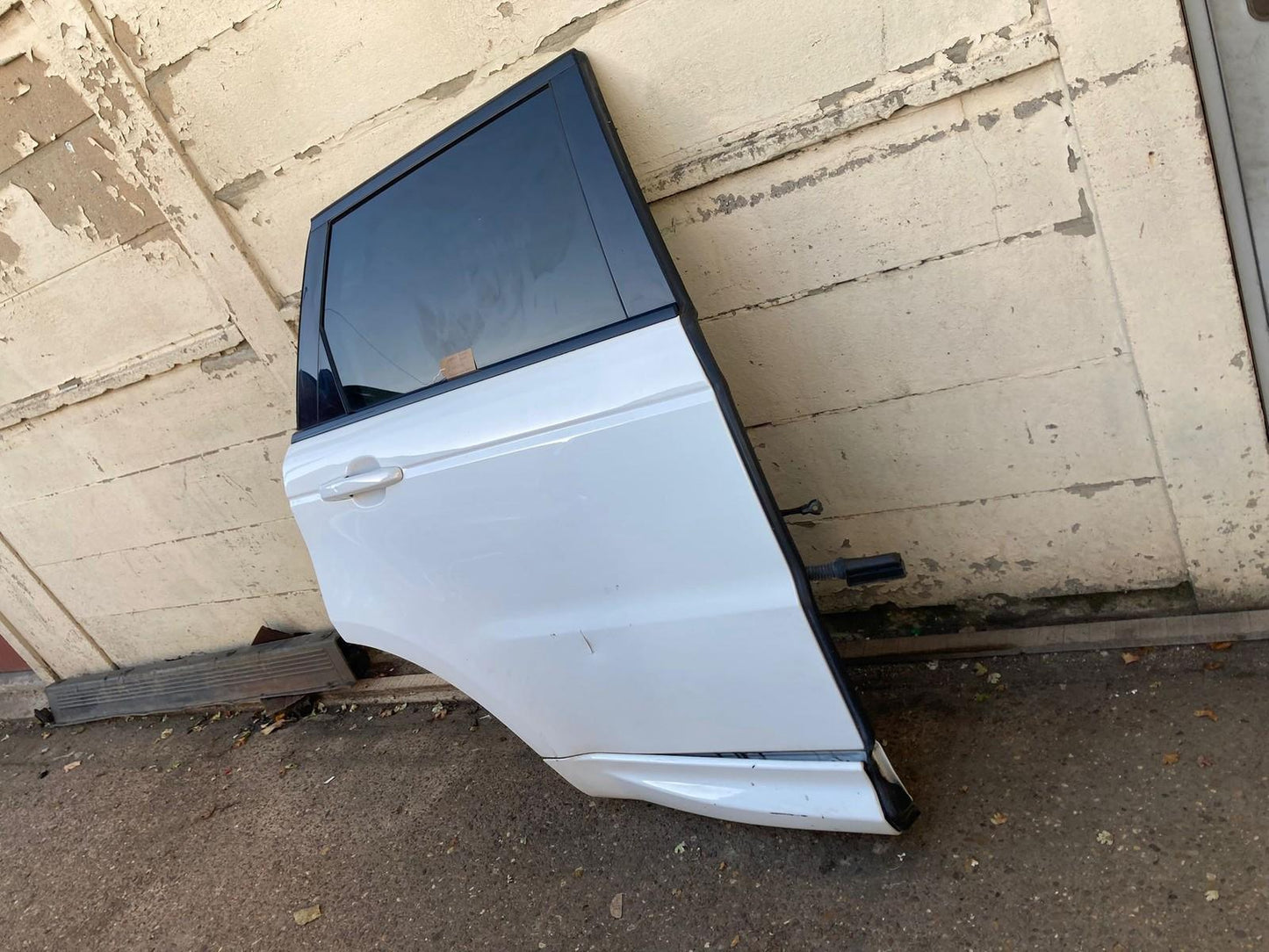 Range Rover Sport L494 2015-2019 rear driver side door