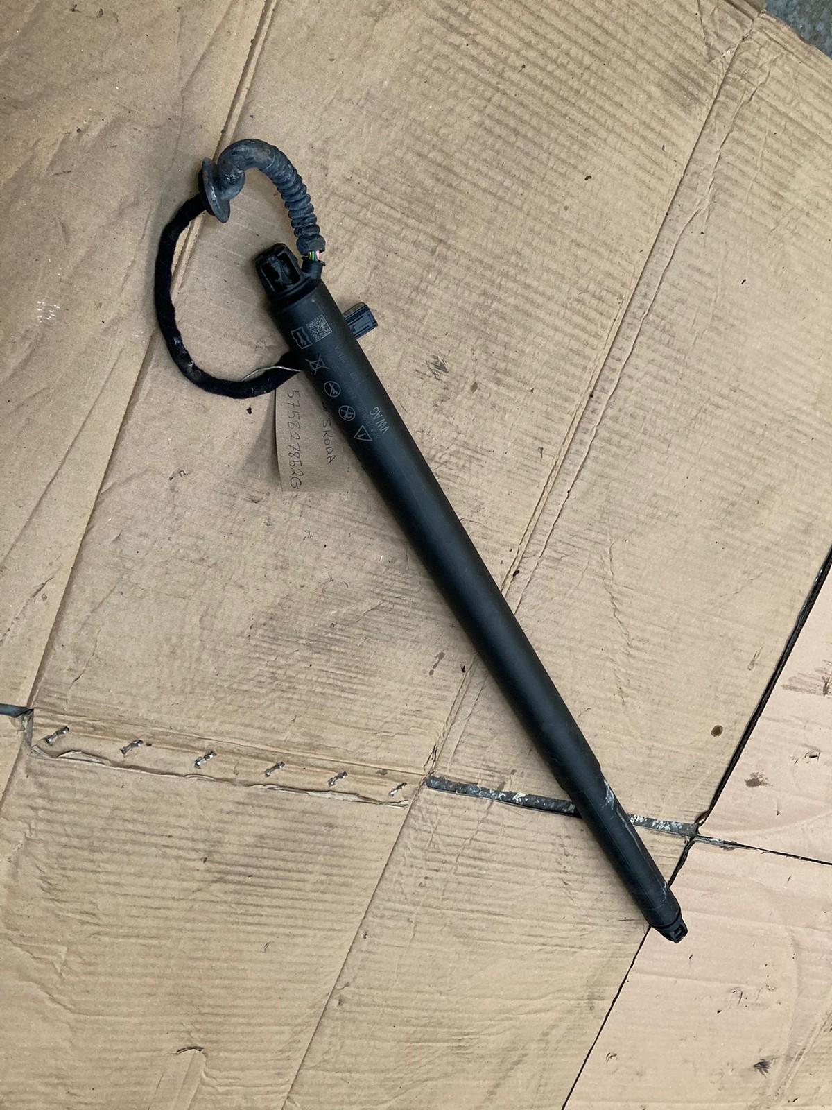 Skoda Karoq (2017-2023) Right Rear Tailgate Electric Drive Unit Strut 575827852G