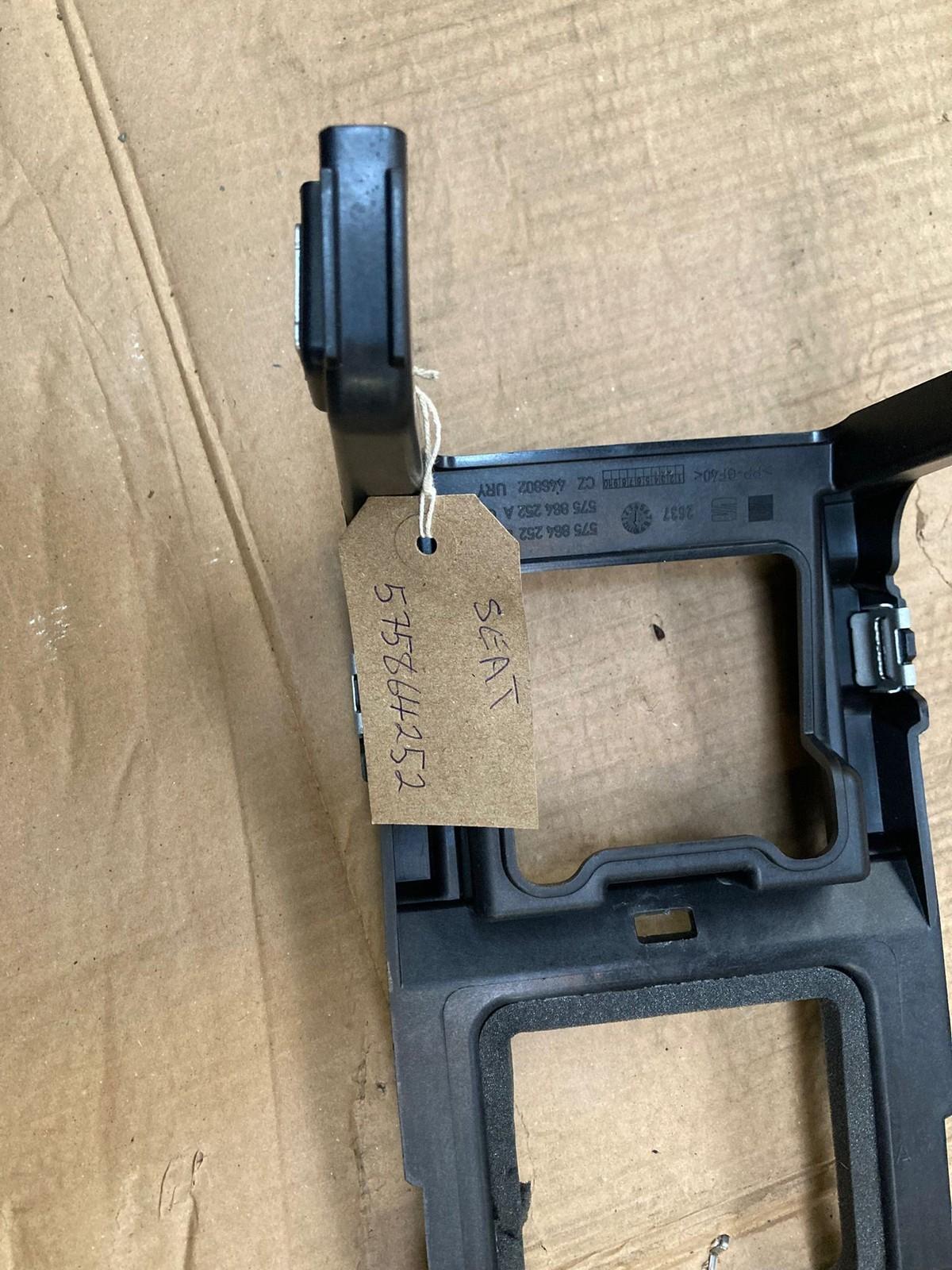 Seat Ateca 2017 Center Console Gear Bracket Mount Support 575864252