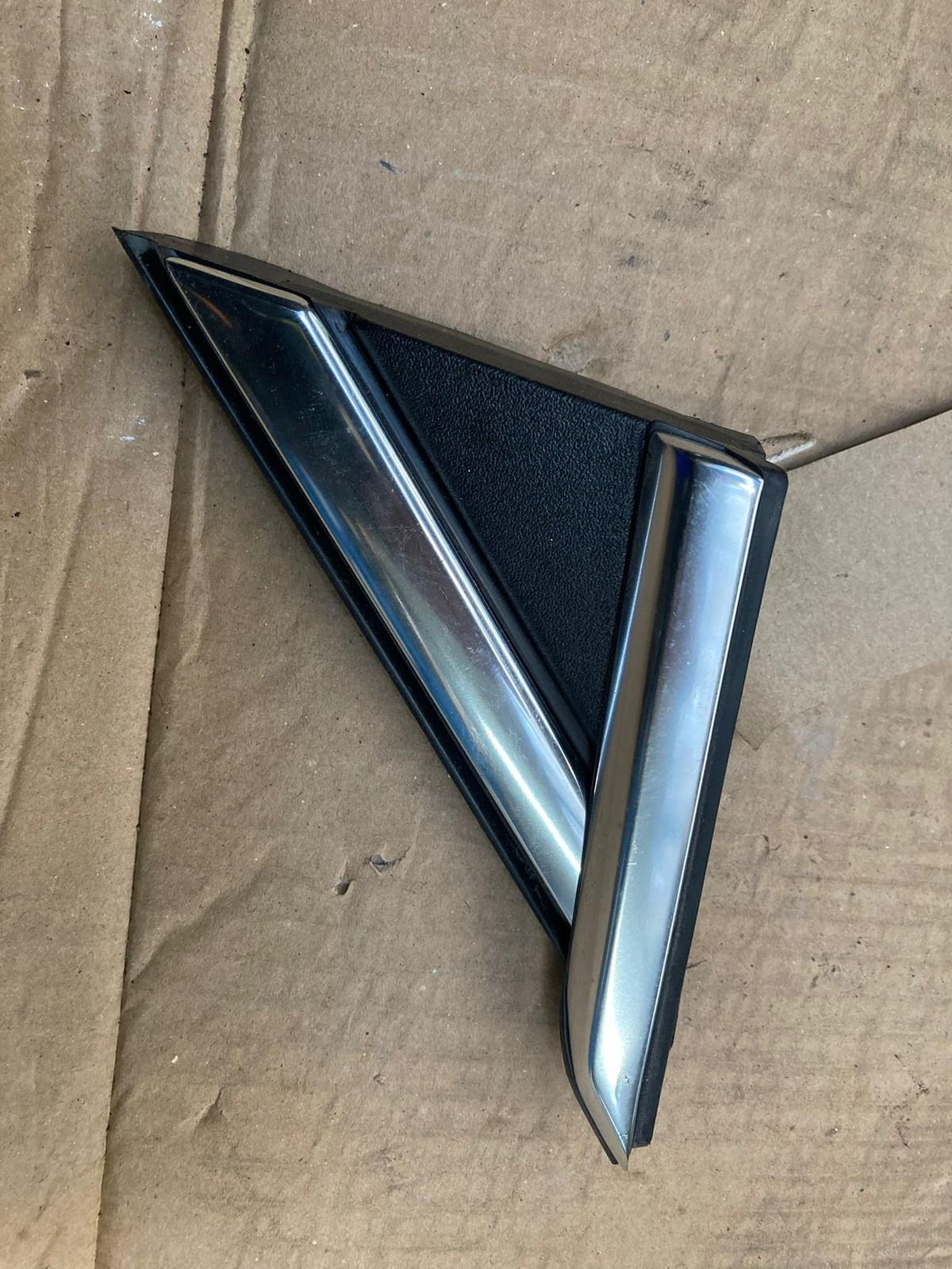 SEAT Ateca 2016 on Left Front Door Trim Corner 575837633D