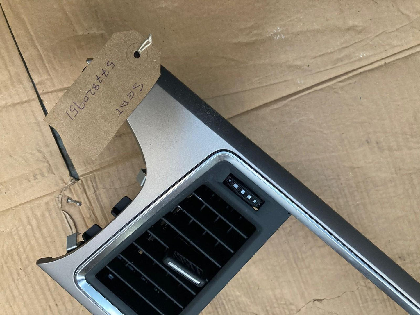 SEAT Ateca 2016-20 Centre Dashboard Vent Trim Cover 577820951