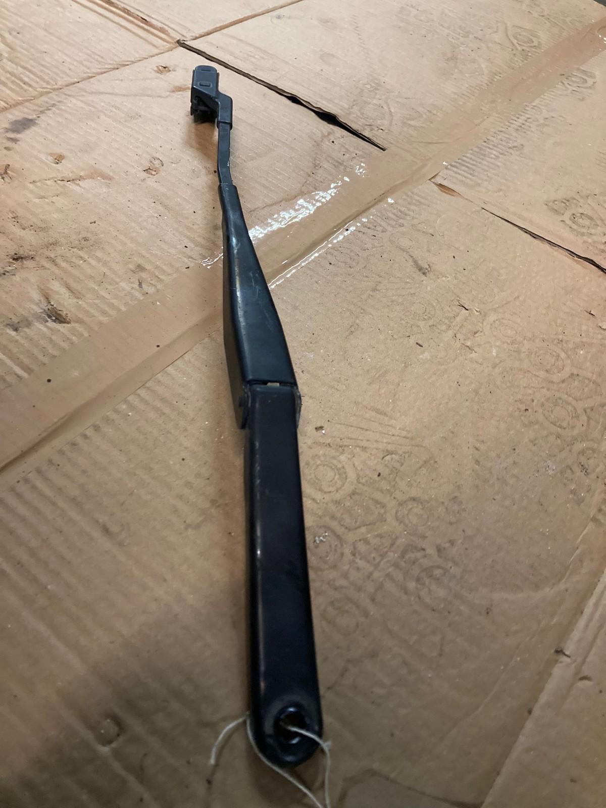 Ford Fiesta Mk6/7 (2013-2017) Right Hand Drive Front Wiper Arm 8A6117526DF