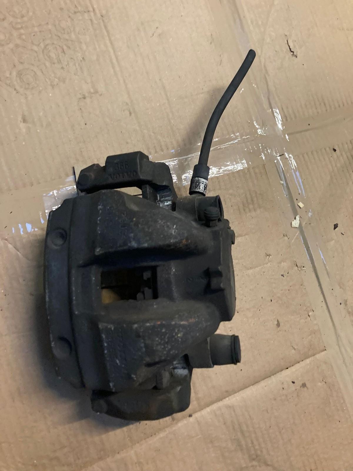 Volvo XC60 / XC90 / XC40 Front Right Brake Caliper 31665741