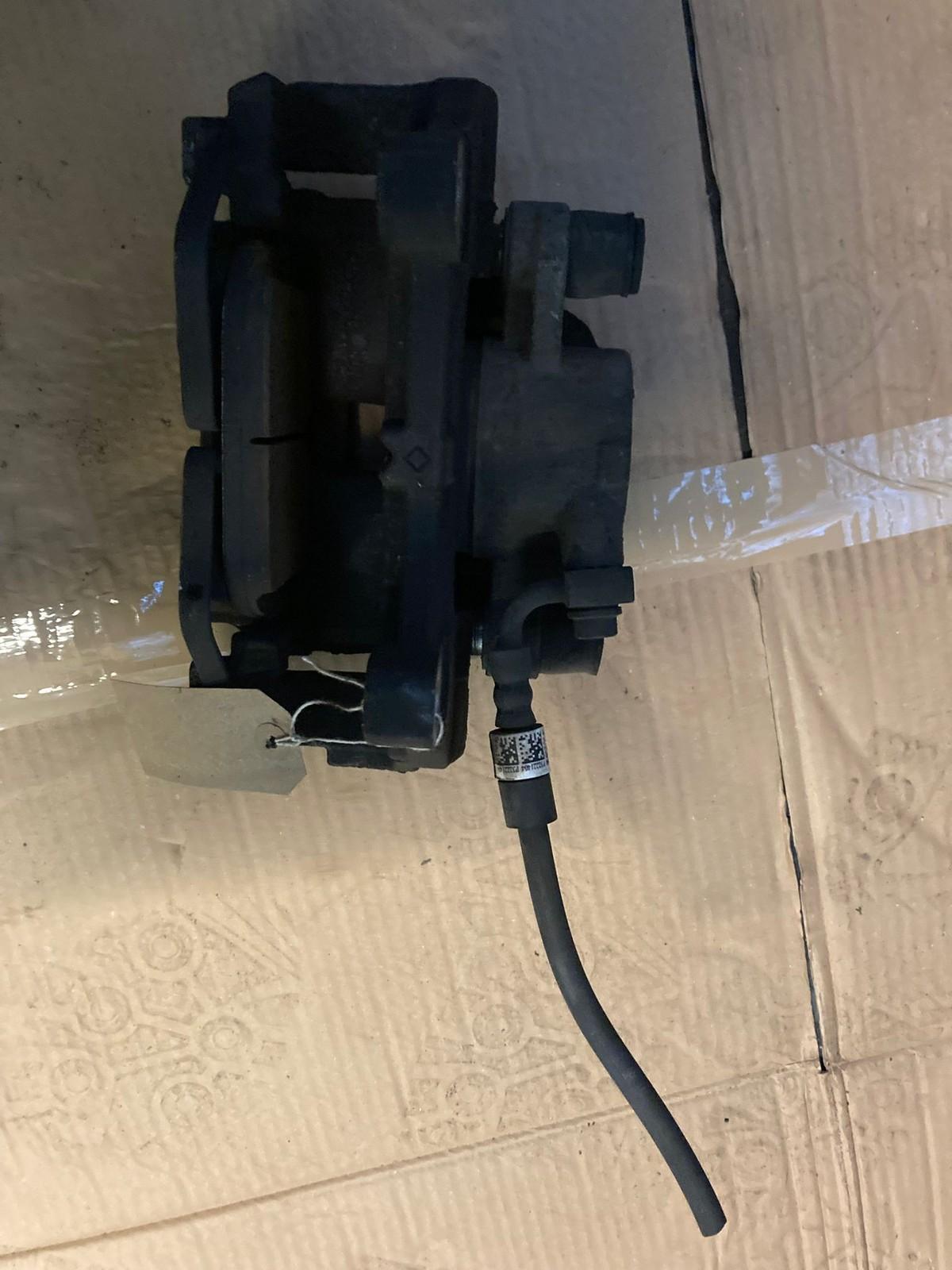 Volvo XC60 / XC90 / XC40 Front Right Brake Caliper 31665741