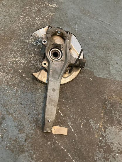 Volvo XC60 / XC90 / V90 (2014-Present) Left Front Steering Knuckle 32298139