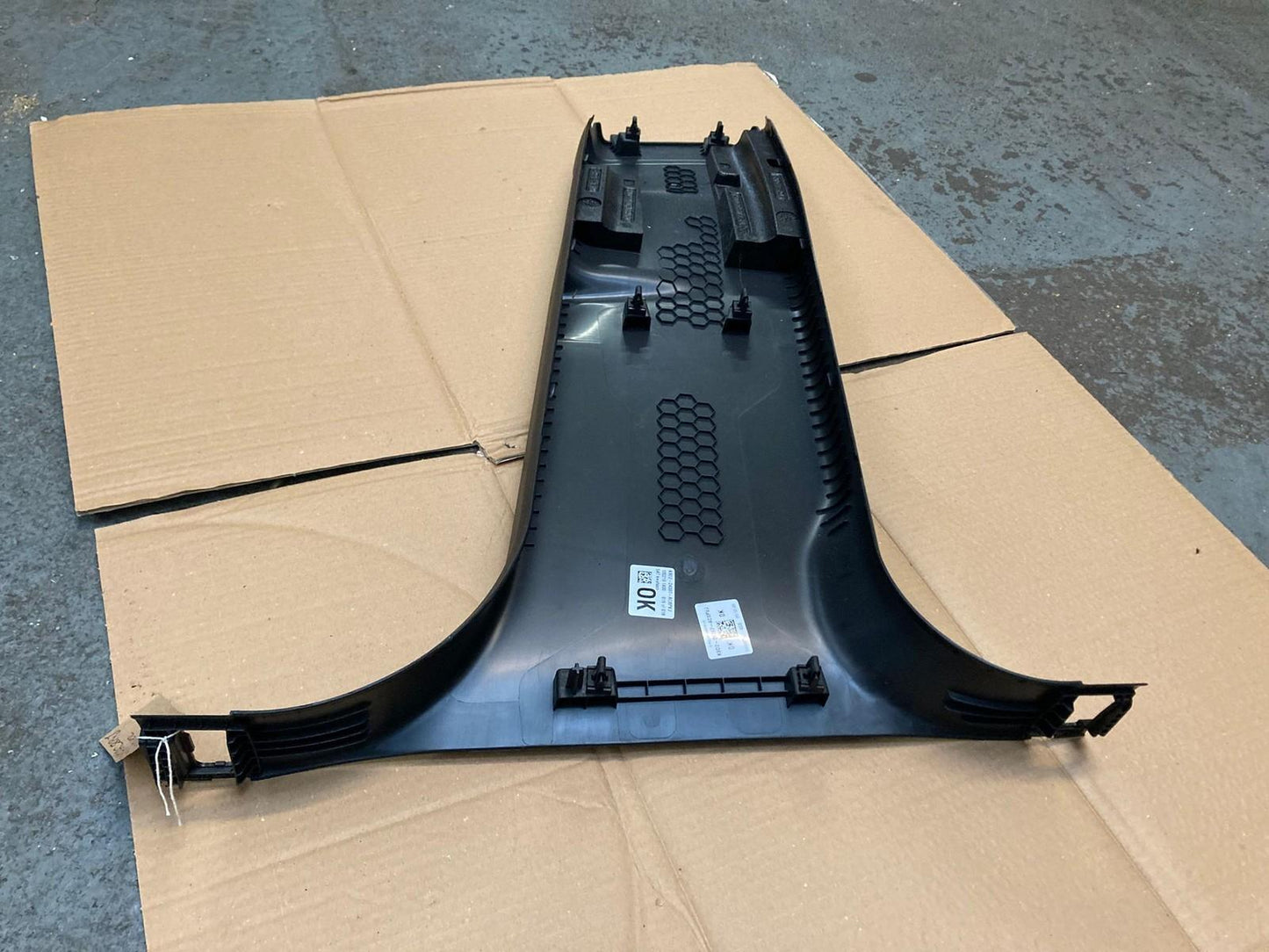 Range Rover Evoque L551 2019-2024 Interior Rear B Pillar Lower Centre Trim Cover