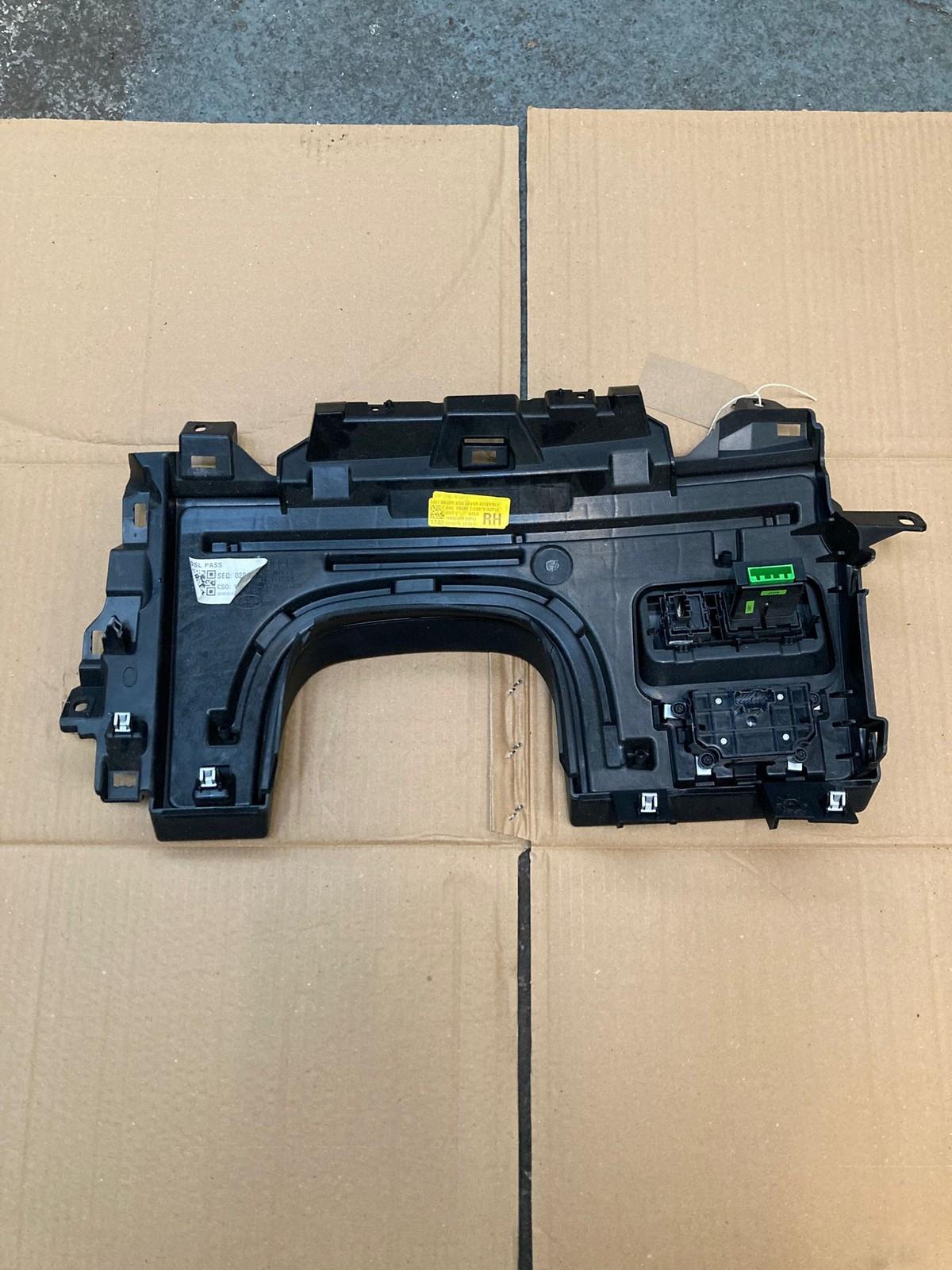 Range Rover Evoque L538 RHD Driver Lower Dash Panel Boot Switch K8D204325AD