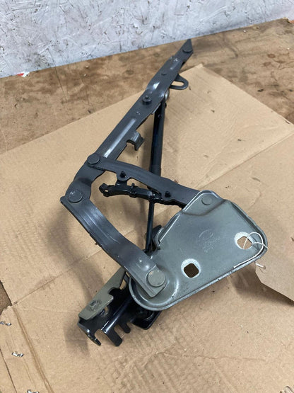 Range Rover Evoque L551 2018–2024 Right Bonnet Hinge K8D216800A