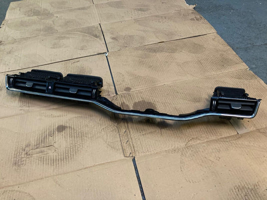 Range Rover Evoque L551 2019-2024 Centre Dash Vent Trim K8D201412A.