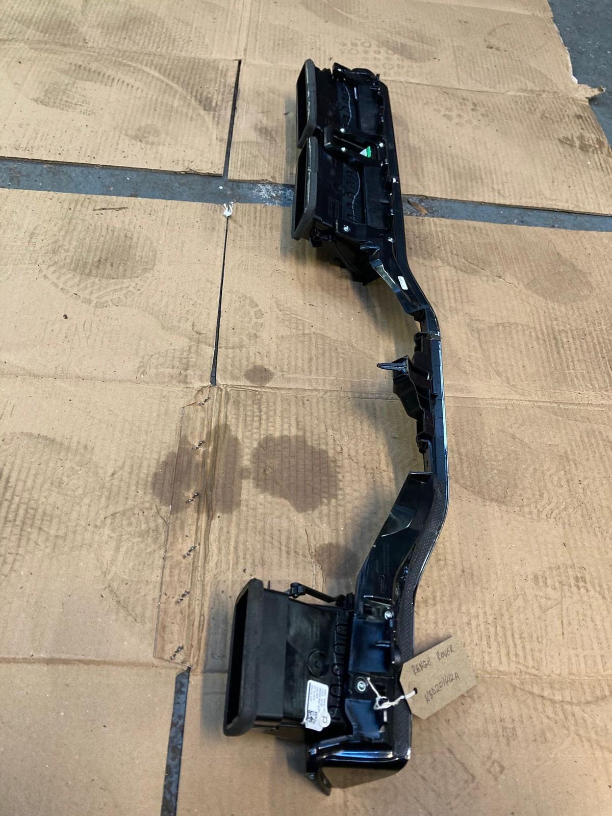 Range Rover Evoque L551 2019-2024 Centre Dash Vent Trim K8D201412A.