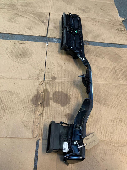 Range Rover Evoque L551 2019-2024 Centre Dash Vent Trim K8D201412A.