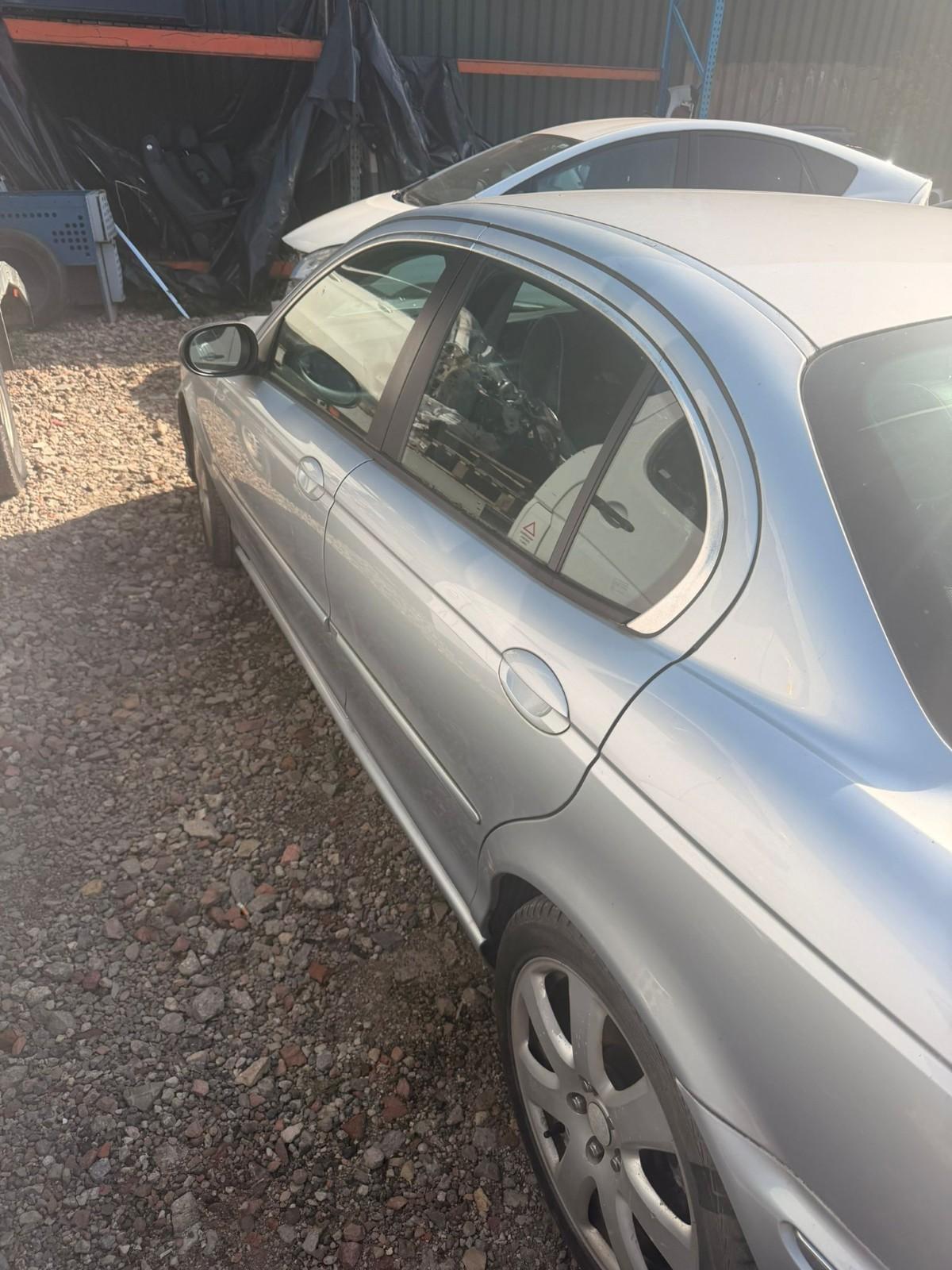 JAGUAR X-TYPE 01–09 3.0 SILVER AUTO PETROL FOR BREAKING