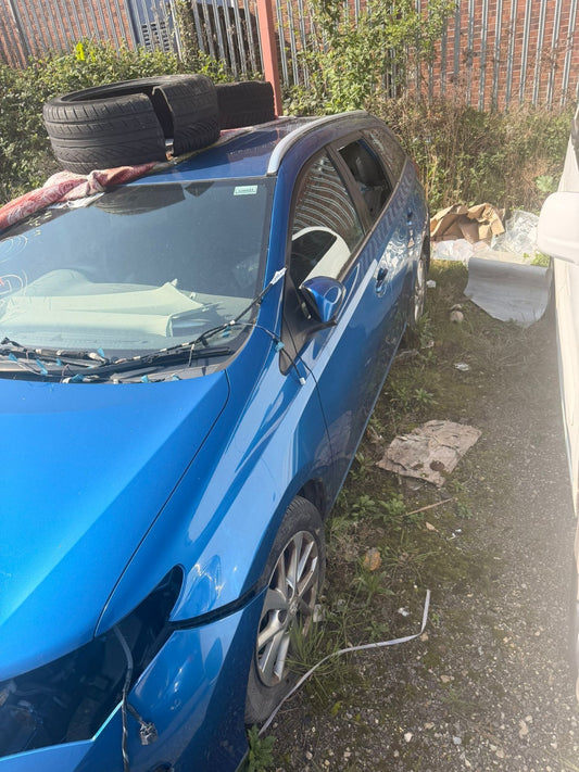 TOYOTA AURIS 2015 PETROL 1.3 BLUE